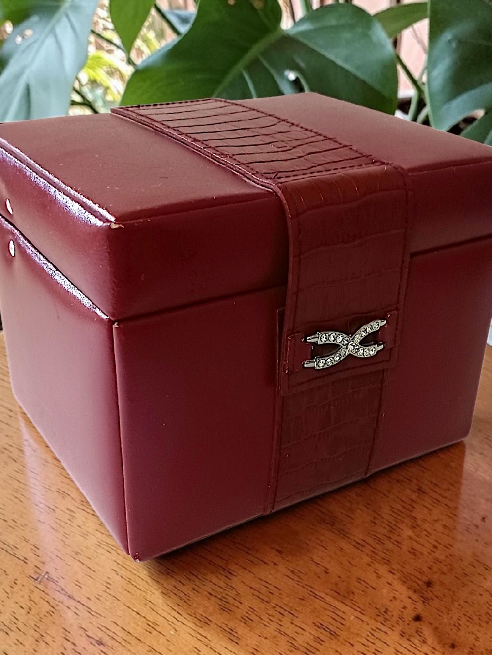 Wolf Designs Jewelry Box Burgundy Red‎ Faux Leather Mirror Fold Out Rhinestones